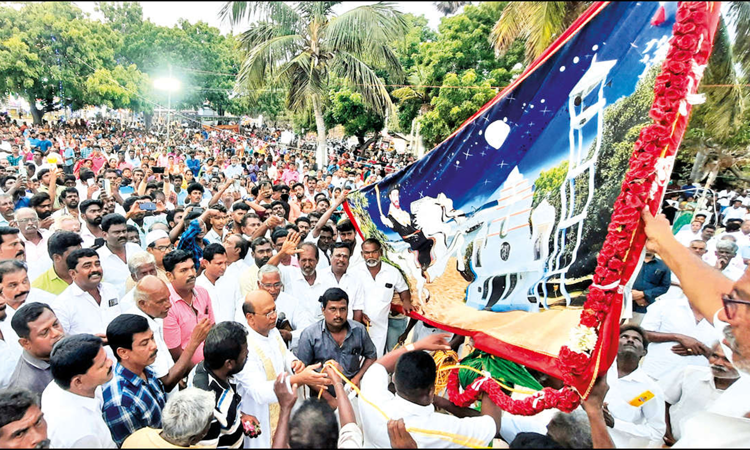 தங்கச்சிமடம் புனித சந்தியாகப்பர் ஆலய திருவிழா கொடியேற்றத்துடன் தொடங்கியது