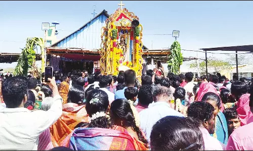 ஆத்தூர் அருகே புன்னக்காயல் புனித தோமையார் ஆலய திருவிழா தேர்பவனி