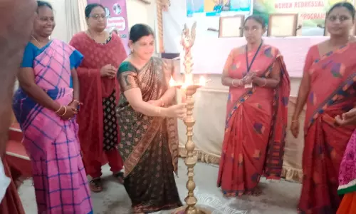 அரசு மகளிர் கல்லூரியில் விழிப்புணர்வு நிகழ்ச்சி