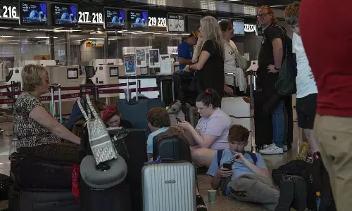 இத்தாலியில் விமான நிலைய ஊழியர்கள் திடீர் வேலைநிறுத்தம்