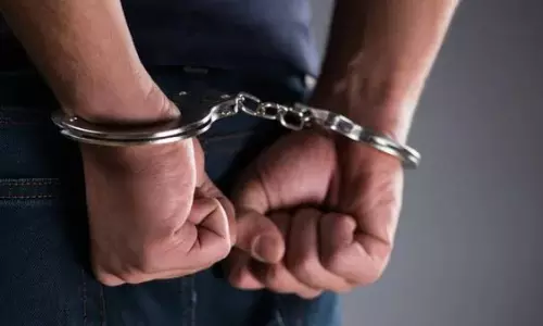 மரக்காணத்தில் கஞ்சா விற்பனை செய்த வாலிபர் கைது