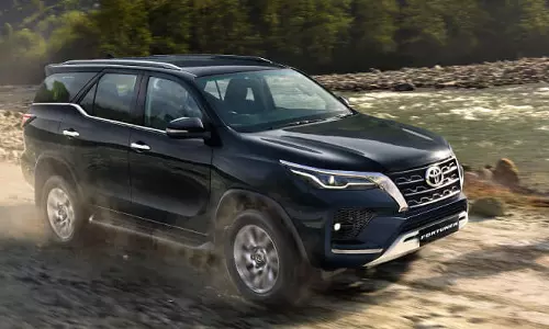 இணையத்தில் லீக் ஆன டொயோட்டா பார்ச்சூனர் ஹைப்ரிட்