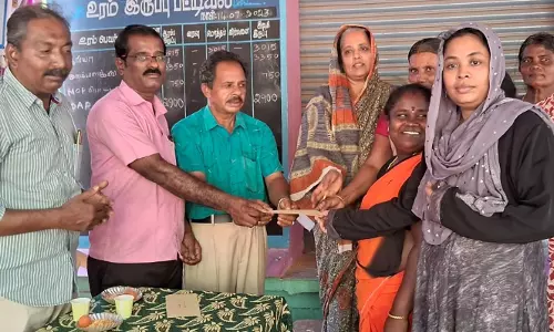 சாத்தான்குளம் அருகே கூட்டுறவு கடன் சங்கத்தில் மாற்றுத்திறனாளிகள் கடன்மேளா