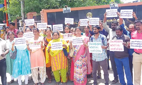 நியமனத் தேர்வை நடத்த கோரிஆசிரியர் தகுதி தேர்வில் தேர்ச்சி பெற்றவர்கள் கலெக்டரிடம் மனு