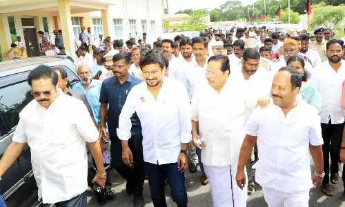 விளையாட்டு மைதானத்தில் அமைச்சர் உதயநிதி ஸ்டாலின் ஆய்வு