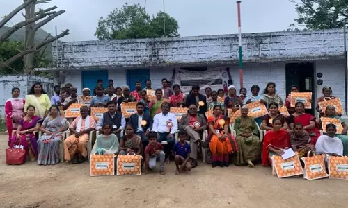 ஜெ.எஸ்.எஸ் கல்லூரி சார்பில் பழங்குடியின பெண்களுக்கு விழிப்புணர்வு முகாம்