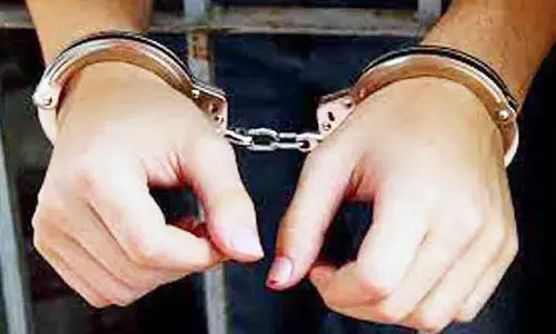 மின்வாரிய அலுவலகத்தில் அலுமினியம் திருட்டு