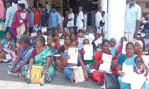 கடலூர் கலெக்டர் அலுவலகத்தில் பொதுமக்கள் தர்ணா போராட்டம்