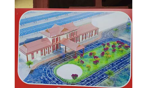 பொள்ளாச்சி ரெயில் நிலைய முகப்பை மாற்றியமைக்க வேண்டும் - ரெயில் பயணிகள் நலச்சங்கத்தினர் வலியுறுத்தல்