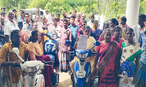 மாற்றுத்திறனாளிகளுக்கு வங்கிகளில் சிறப்பு நிதி வழங்க நடவடிக்கை கலெக்டர் அலுவலகத்தில் கோரிக்கை மனு