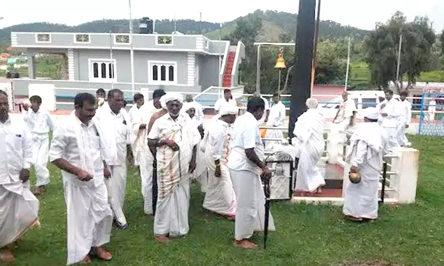 நீலகிரியில் ஆண்கள் மட்டுமே பங்கேற்ற திருவிழா நீலகிரியில் ஆண்கள் மட்டுமே பங்கேற்ற திருவிழா