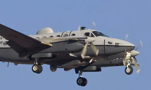 சிரியாவில் அமெரிக்க போர் விமானத்தை நெருங்கி பறந்த ரஷிய போர் விமானம்