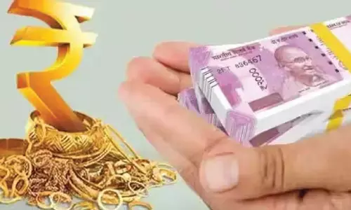 குறைந்த வட்டியில் பணம் தருவதாக கூறி முன்னாள் வணிகவரித்துறை அதிகாரியிடம் 55 பவுன் நகை மோசடி