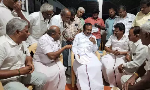 மின் கட்டண உயர்வை ரத்து செய்ய கோரி அமைச்சர் முத்துசாமியிடம்   விசைத்தறியாளர்கள் மனு