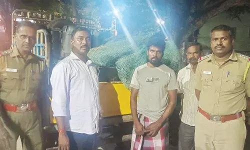 குளச்சலில் 1000 லிட்டர் வெள்ளை நிற மண்எண்ணையுடன் மினி டெம்போ பறிமுதல்