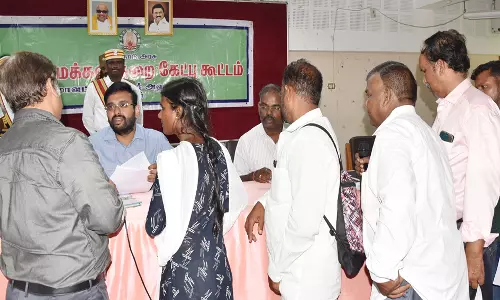 பொதுமக்கள் அளிக்கும் மனுக்களுக்கு விரைந்து தீர்வு காண வேண்டும்: கடலூர் கலெக்டர் உத்தரவு