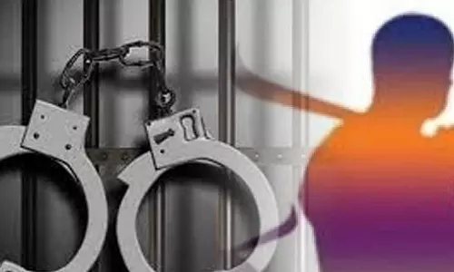 மதுரவாயலில் ரவுடி அட்டகாசம்: போதை மாத்திரை கொடுத்து திருநங்கையை பாலியல் பலாத்காரம் செய்த 2 பேர் கைது