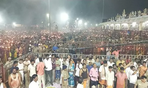 மேல்மலையனூர் அங்காளபரமேஸ்வரி அம்மன் கோவிலில் ஊஞ்சல் உற்சவம்