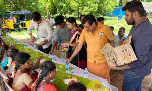 பக்தர்களுக்கு அன்னதானம்