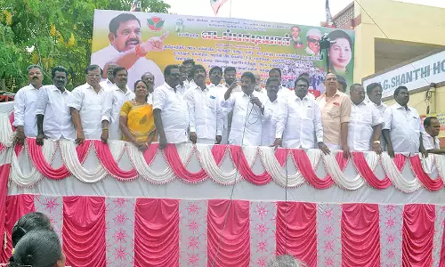 தனியார் பள்ளிகளுக்கு ஆதரவான நிலைபாட்டை அரசு எடுத்துள்ளது