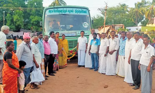 உடன்குடி அருகே வேப்பங்காட்டில் புதிய பஸ் சேவை தொடக்க விழா