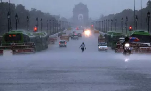 டெல்லியில் மழை: யமுனை ஆற்றில் மீண்டும் வெள்ளம்- பொதுமக்கள் தவிப்பு