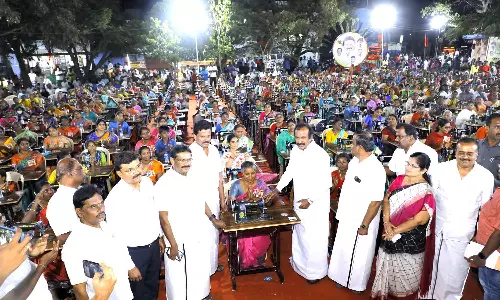 மத்திய அரசு பழி வாங்கும் போக்குடன் செயல்படுகிறது-அமைச்சர் முத்துசாமி பேட்டி