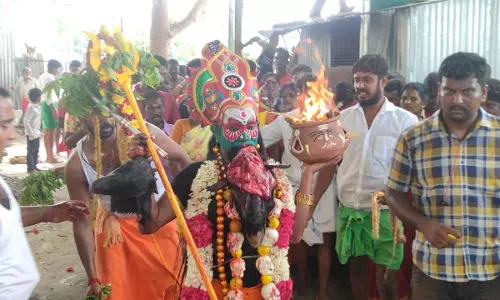 காளியம்மன் கோவிலில் தீ மிதி விழா