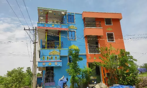 வீட்டின் பூட்டை உடைத்து 55 பவுன் நகை கொள்ளை