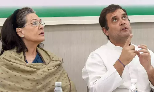 சோனியா, ராகுல் சென்ற விமானம் போபாலில் அவசர தரையிறக்கம்