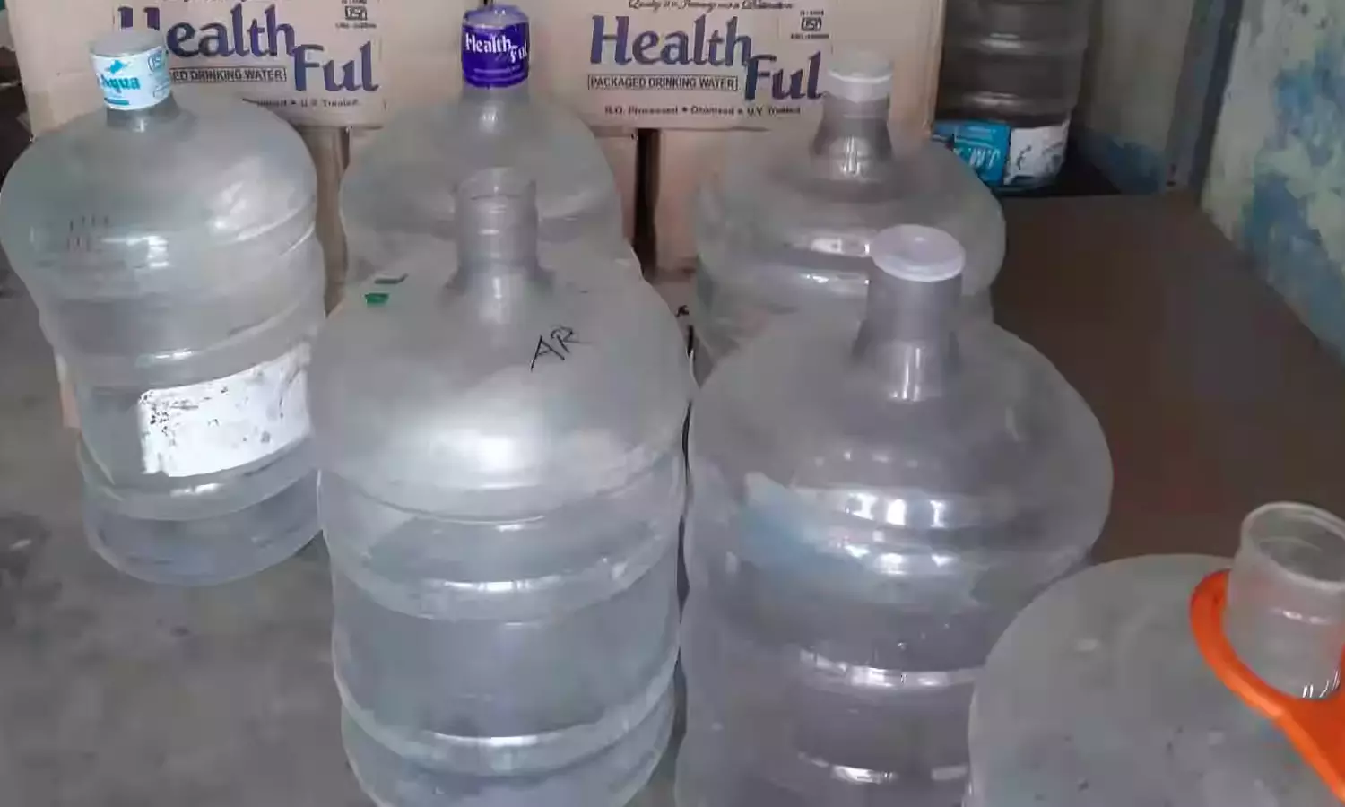 சென்னை-புறநகர் பகுதியில் கேன் குடிநீர் தயாரிக்கும் நிறுவனங்களில் அதிரடி சோதனை சென்னை-புறநகர் பகுதியில் கேன் குடிநீர் தயாரிக்கும் நிறுவனங்களில் அதிரடி சோதனை