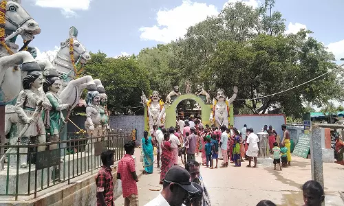 ஆடி மாதத்தில் பக்தர்கள் வருகை அதிகரிப்பால் வண்டி கருப்பணசாமி கோவிலுக்கு போலீஸ் பாதுகாப்பு தேவை