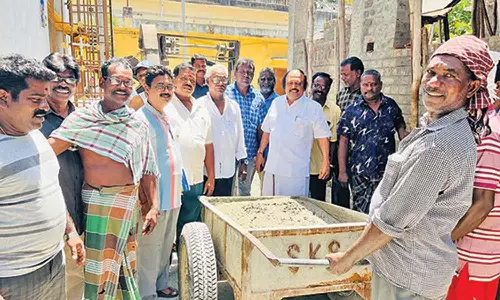 சிமெண்டு சாலை-வாய்க்கால் அமைக்கும் பணி