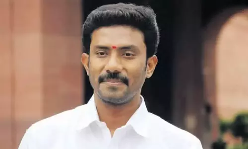 அனைத்து கட்சி கூட்டத்தில் பங்கேற்க ரவீந்திரநாத்துக்கு அழைப்பு- அ.தி.மு.க.வினர் அதிர்ச்சி