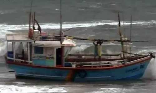 இரண்டு விசைப்படகுகள் மீது வழக்கு