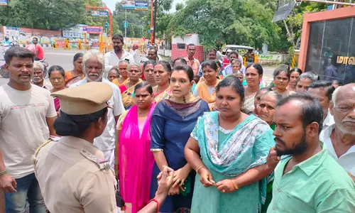 கஞ்சா விற்பனையை தடுக்ககோரிபொதுமக்கள் கலெக்டர் அலுவலகம் முற்றுகை