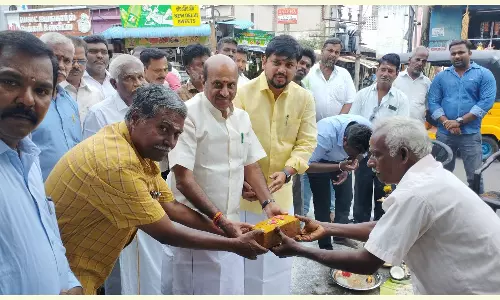 ரூ.1 கோடி மதிப்பில் சாலை அமைக்கும் பணி