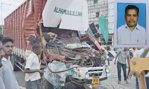 லாரிகள் மோதல்; டிரைவர் சாவு