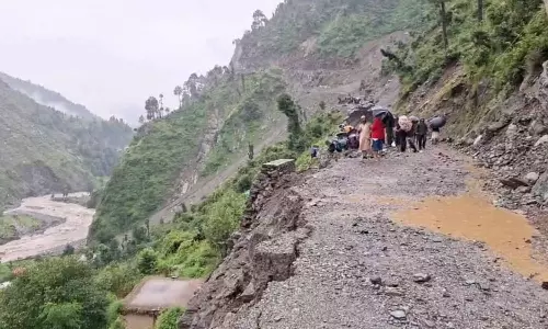 காஷ்மீரில் வெள்ளம், நிலச்சரிவு - 8 பேர் பரிதாப பலி