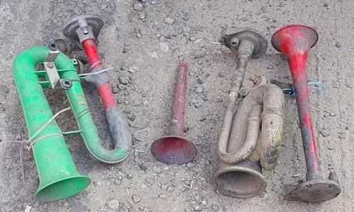 அதிக ஒலி எழுப்பும் காற்று ஒலிப்பான் கருவிகள் பறிமுதல்