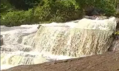 திடீர் வெள்ளப்பெருக்கால் தடை.. மீண்டும் மூடப்பட்ட கோவை குற்றாலம்: சுற்றுலா பயணிகள் ஏமாற்றம்