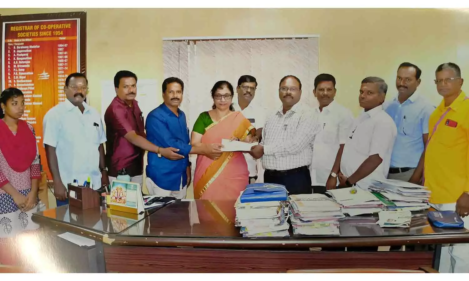 தனியார் தொண்டு நிறுவனத்துக்கு ரூ.1 லட்சம் நன்கொடை