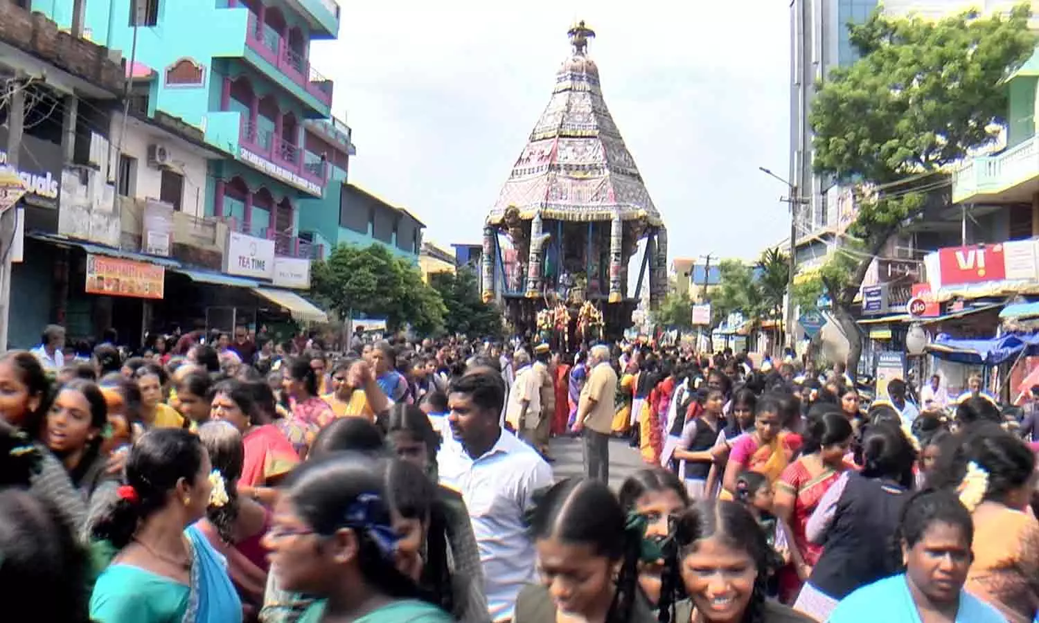 திருக்காமீஸ்வரர் கோவில் ஆடிப்பூர தேரோட்டம் திருக்காமீஸ்வரர் கோவில் ஆடிப்பூர தேரோட்டம்