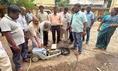 குடிநீர் தொட்டி சுத்தகரிப்பு பணி