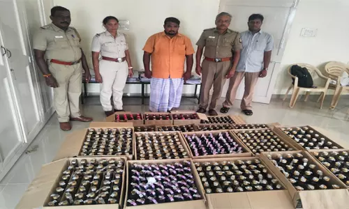 பள்ளிப்பாளையம் அருகே வீடு வாடகைக்கு எடுத்து மது விற்பனை செய்த வாலிபர் கைது
