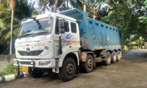 கொல்லங்கோடு அருகே கேரளாவுக்கு கனிம வளம் கடத்திய லாரி பறிமுதல்