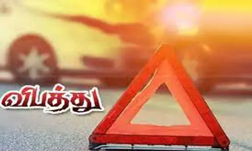 சாலையில் வைத்திருந்த தடுப்பில்மோட்டார் சைக்கிள் மோதி லாரி அதிபர் பலி