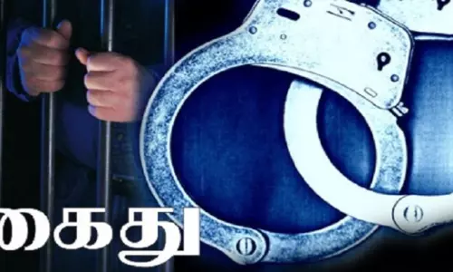 காரைக்காலில் பஸ் டிரைவரிடம் நகை பறித்த 2 திருநங்கைகள் கைது