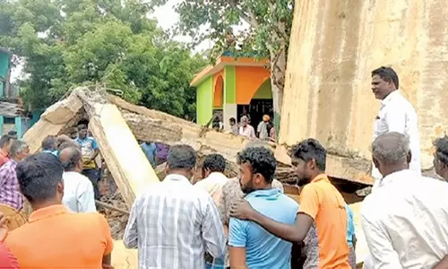 பாவூர்சத்திரம் அருகே 37 ஆண்டுகள் பழமையான குடிநீர் மேல்நிலை நீர்தேக்க தொட்டி பாதுகாப்புடன் இடிக்கப்பட்டது