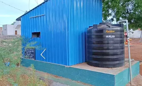 விளாத்திகுளம் அருகே  காட்சிப்பொருளாக மாறிய  குடிநீர் சுத்திகரிப்பு நிலையம் - விரைவில் சீரமைக்க பொதுமக்கள் கோரிக்கை